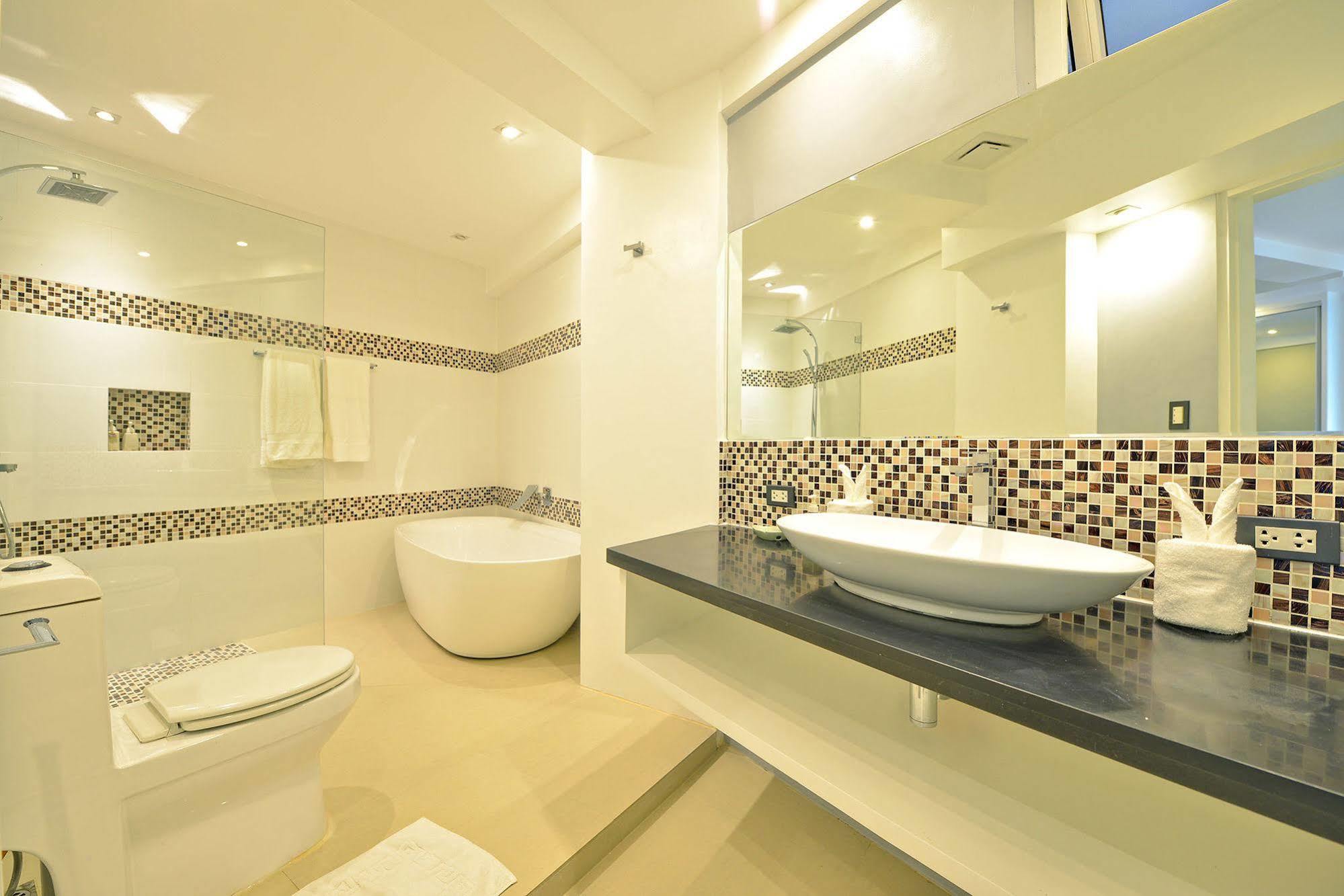 Boracay Karuna Luxury Suites Balabag  Екстер'єр фото